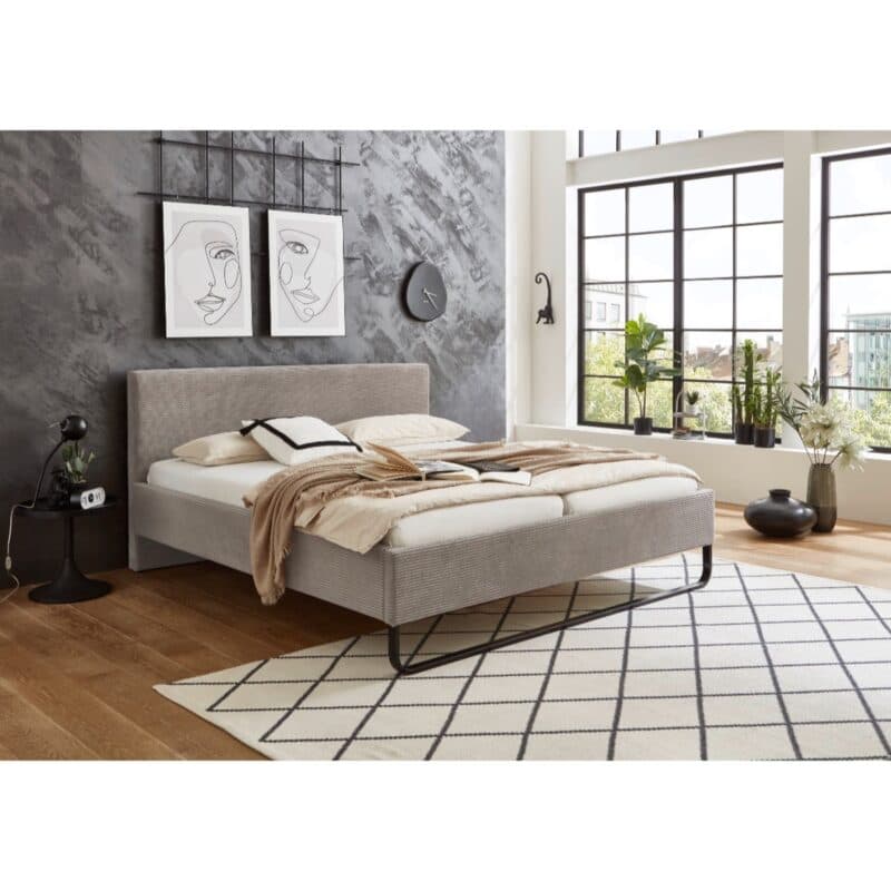 Meise Swing Polsterbett mit Bezug aus Cord in Taupe - Wohnbeispiel