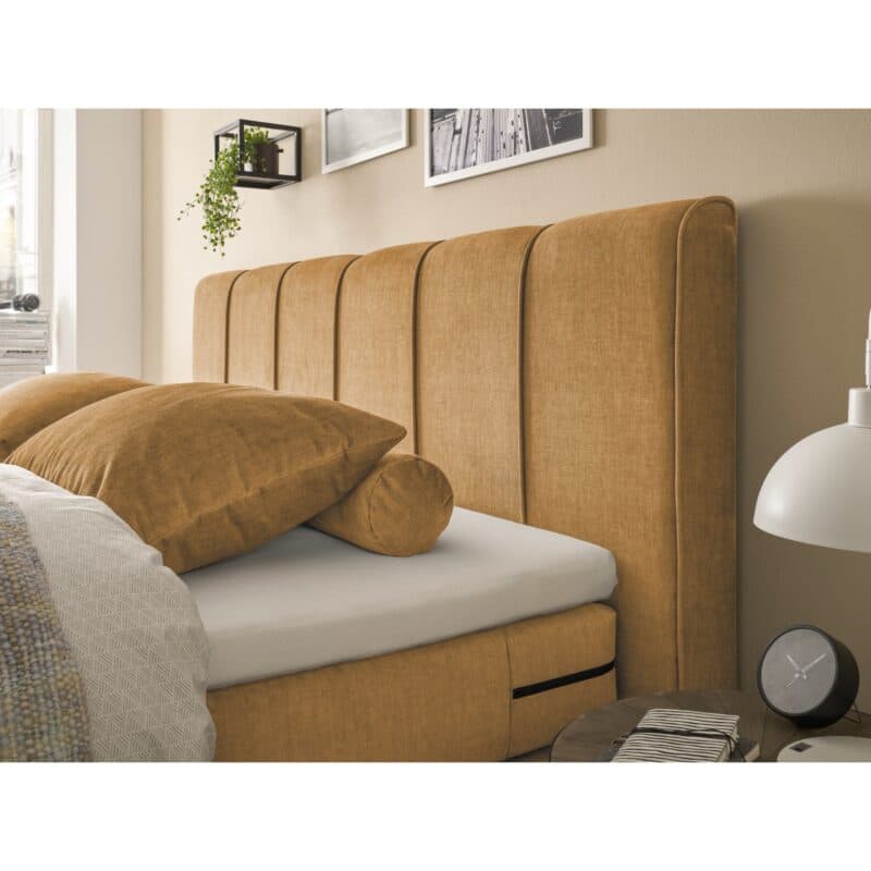 set one by Musterring Fairfield Boxspringbett Vogue amber Kopfteil 02 Box C Nahaufnahme mit Kissenset