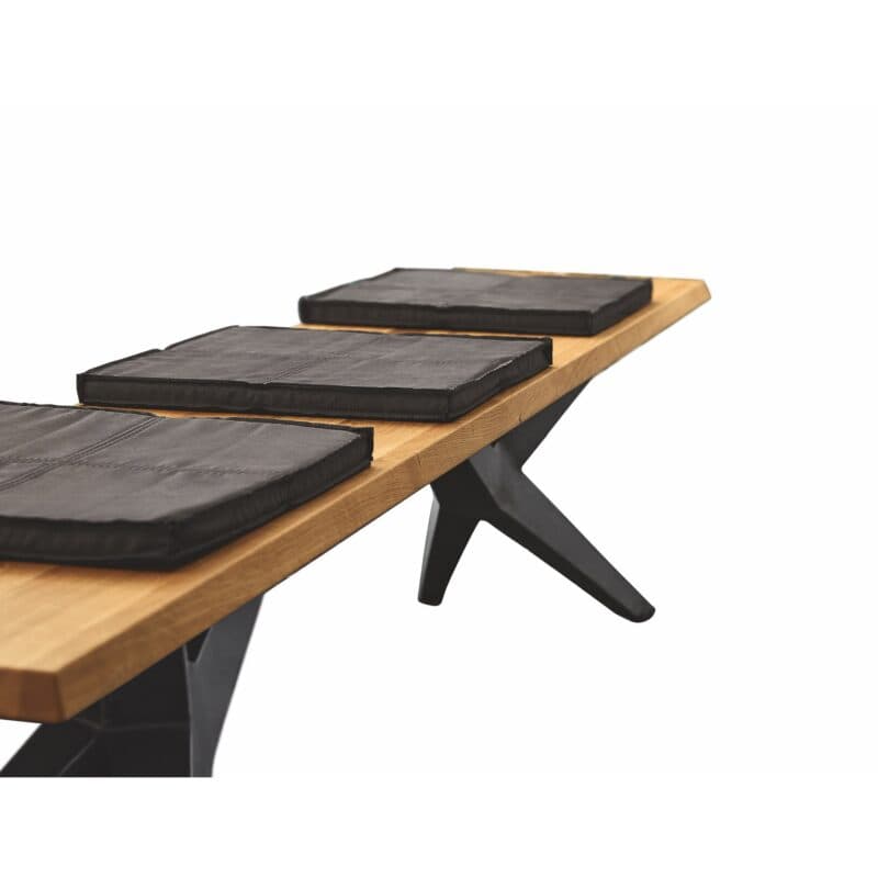 Musterring Tamina Bank in Charakter Eiche massiv mit Gestell Eisen Schwarz, inkl. drei Sitzkissen Bezug Microfaser Aberdeen anthrazit.