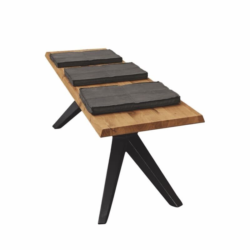 Musterring Tamina Bank in Charakter Eiche massiv mit Gestell Eisen Schwarz, inkl. drei Sitzkissen Bezug Microfaser Aberdeen anthrazit.