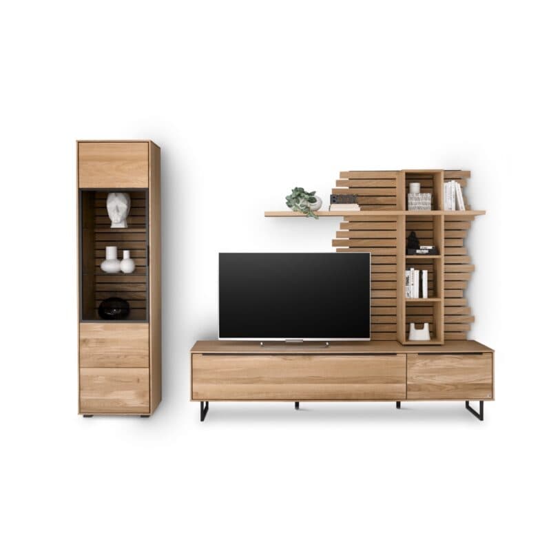 set one by Musterring Jackson Wohnkombination 3-teilig in Eiche teilmassiv mit Paneel versetzt inkl. LED-Beleuchtungen.