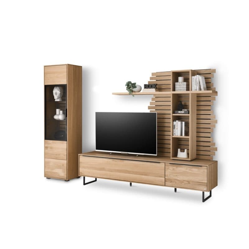 set one by Musterring Jackson Wohnkombination 3-teilig in Eiche teilmassiv mit Paneel versetzt inkl. LED-Beleuchtungen.