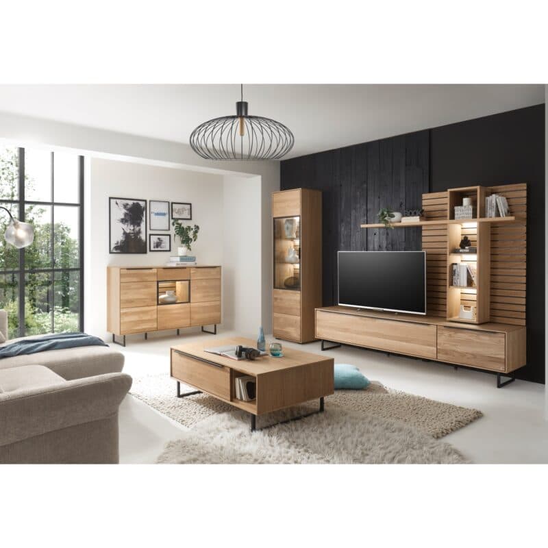 set one by Musterring Jackson Lowboard mit zwei Schubkästen, Breite: 210 cm, Wohnbeispiel.