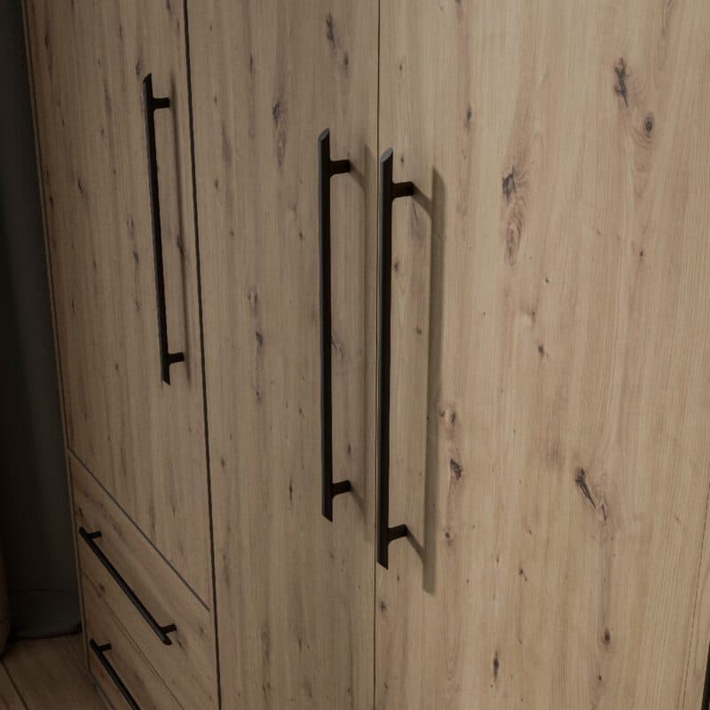 Trendstore Fathie Drehtürenschrank in Artisan Eiche Nachbildung und Griffstangen aus Metall in Schwarz.