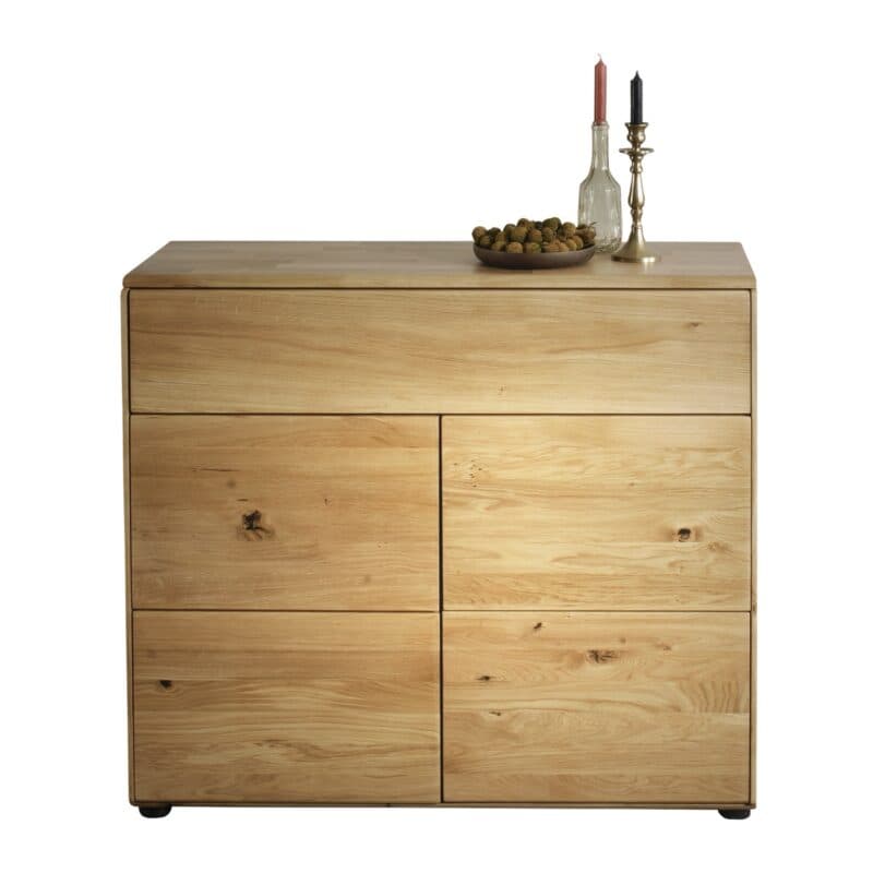 Liadomo Genf Kommode II aus Wildeiche massiv geölt mit 2 Türen und 1 Schubkasten.