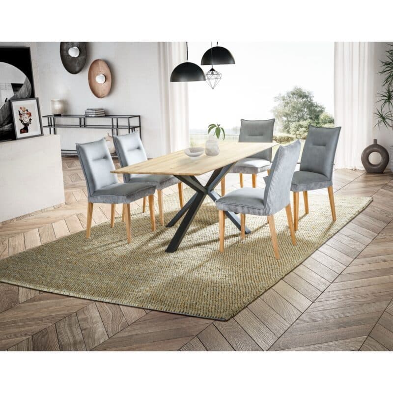 Liadomo Grenoble Esstisch Wildeiche massiv geölt Tischplatte schweizer Kante Jupiter-Gestell Metall schwarz Milieubild