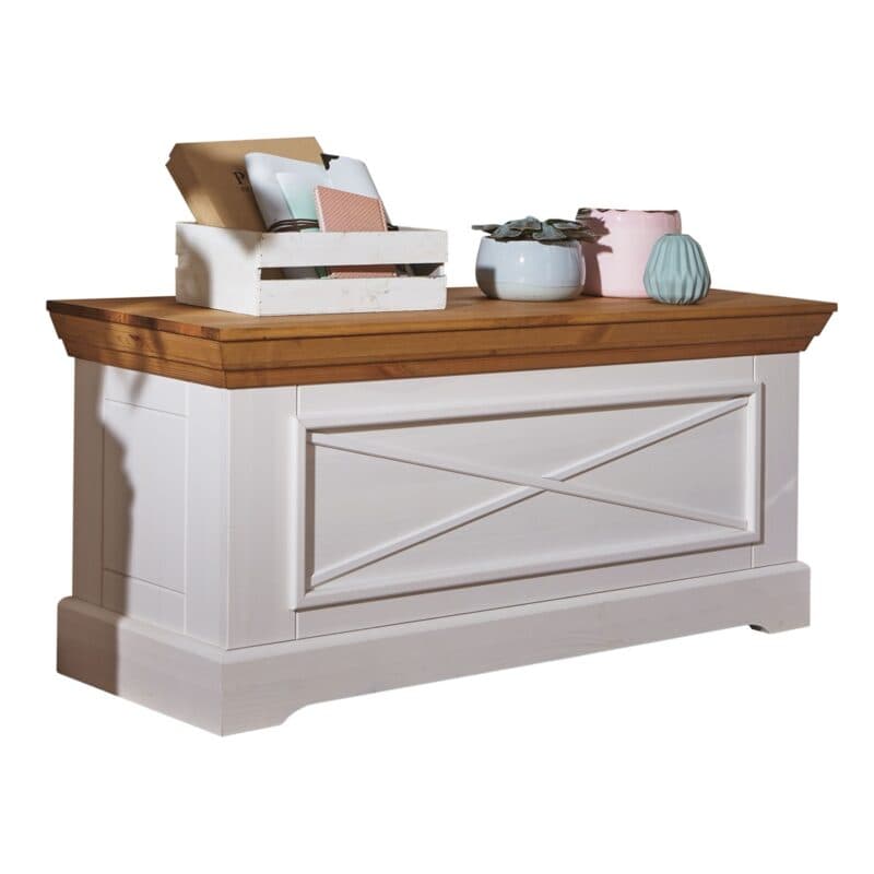 Liadomo Göteborg Truhe aus Kiefer massiv weiß gewachst.