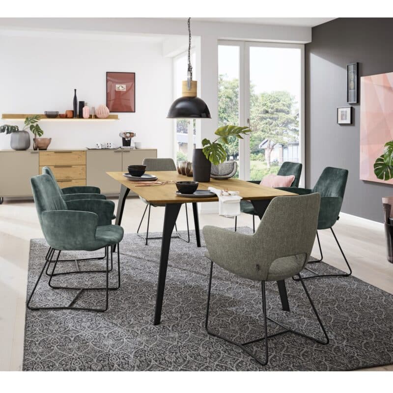 Musterring Navarra rechteckiger Esstisch mit Platte aus massiver Wildeiche - Wohnbeispiel