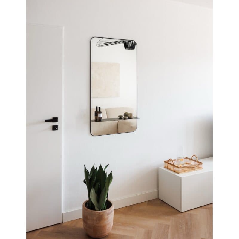 Metallbude Caleo Wandspiegel mit Ablage in Schwarz - Wohnbeispiel