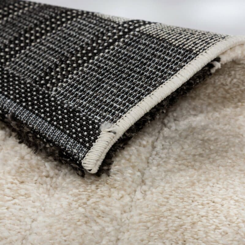 Schöner Wohnen Kollektion Winsome Teppich mit rundem Linien-Muster in Creme - Detail Unterseite