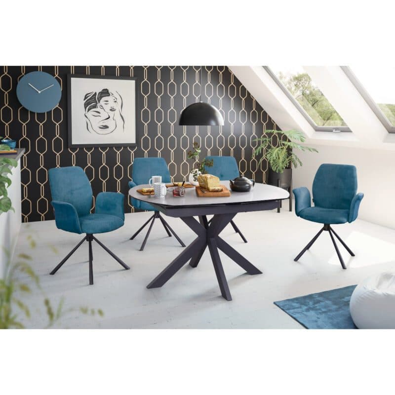 Trendstore Meggie & Manoa Essgruppe mit Ausziehtisch 130 - 190 x 100 cm und vier Drehstühlen mit Armlehnen in Farbe Petrol - Wohnbeispiel