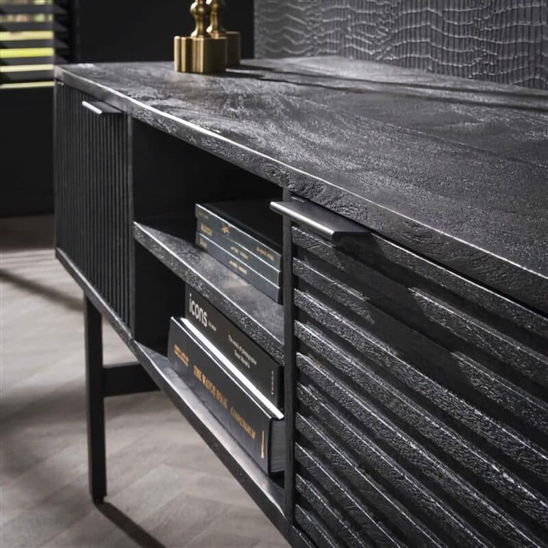 Liadomo Zürich Lowboard mit Holzlamellen in Schwarz - Wohnbeispiel detail