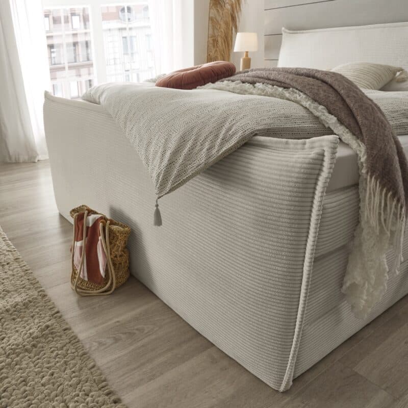 Set One by Musterring Florida Boxspringbett Cord C018 cremeweiß Detailbild Fussteil mit Biese
