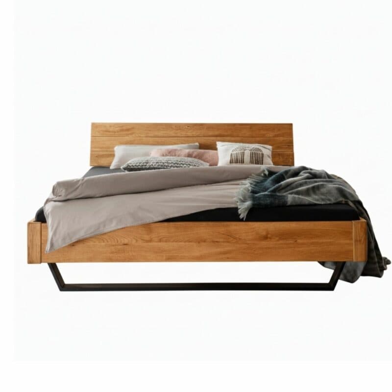 Liadomo Toronto Massivholzbett aus Wildeiche geölt - Frontansicht mit Deko