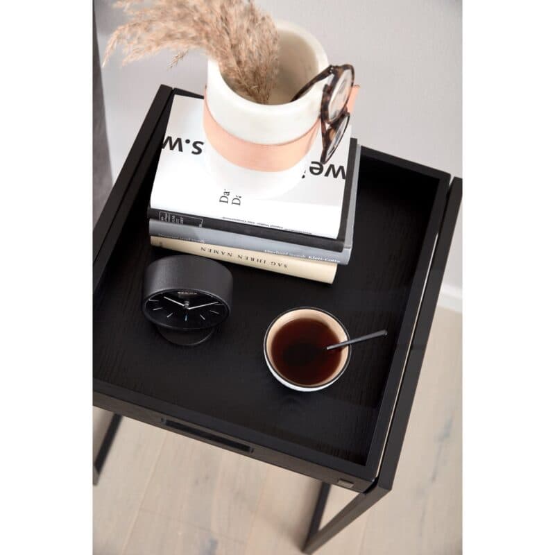 Musterring JustB! CT100 Beistelltisch M101 mit Tablett in Eiche schwarz furniert - Wohnbeispiel