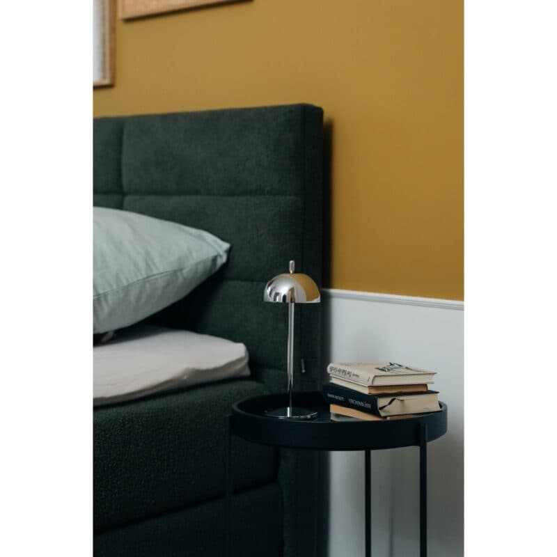 Musterring JustB! CT100 Couchtisch M110 mit abnehmbarem Tablett in Schwarz - Wohnbeispiel