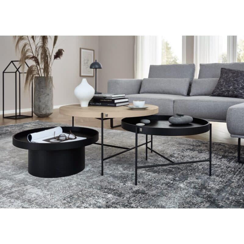 Musterring JustB! CT100 Couchtisch 161 mit Tablett und Ablage in furnierter Eiche, schwarz - Wohnbeispiel