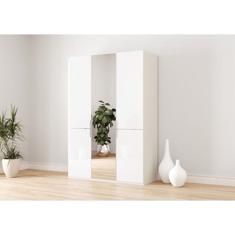 Musterring Imola Kleiderschrank mit 3 Drehtüren in Weiß inkl. Spiegel - Wohnbeispiel