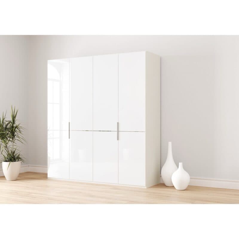 Musterring Imola Kleiderschrank mit 4 Drehtüren in Weiß - Wohnbeispiel