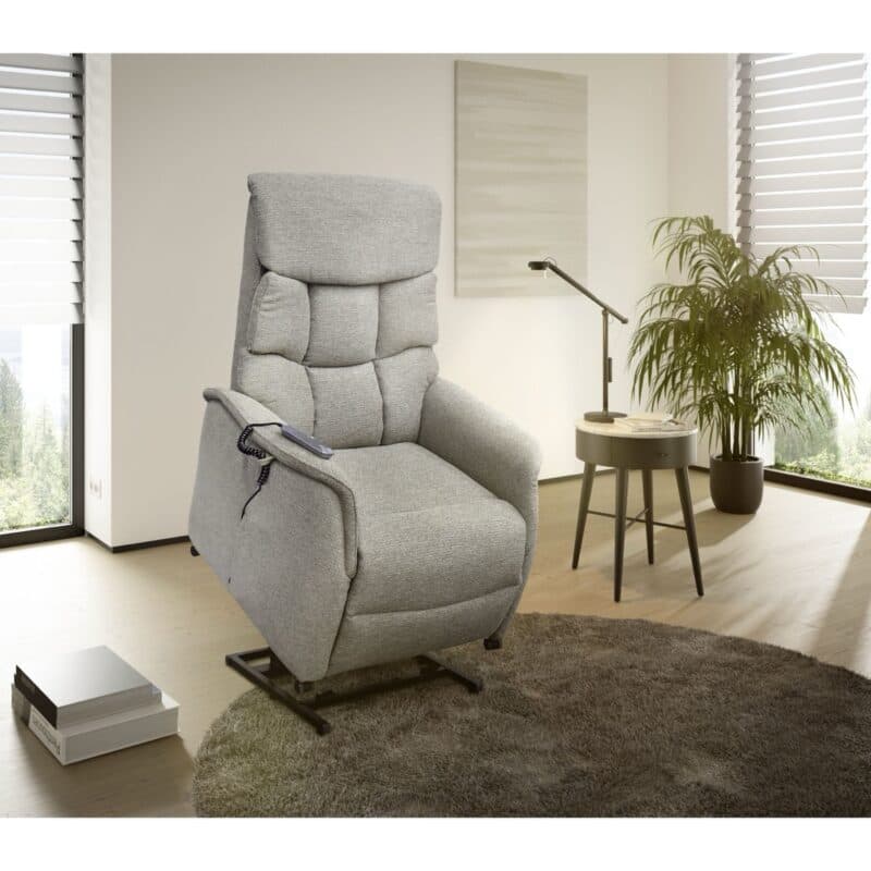 Louming Marlo Fernsehsessel in Bezug Style 170 beige/braun mit 2-motorischer Funktion und Aufstehhilfe - Wohnbeispiel