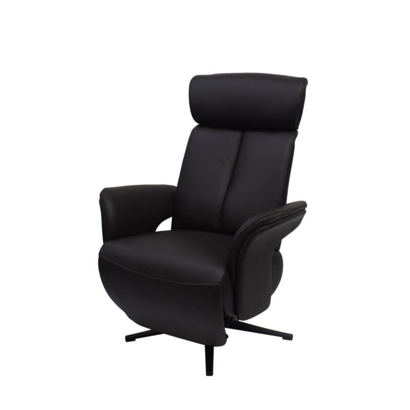 Louming Mathis in Leder chocolat und Gestell aus Aluminium in schwarz - schräg