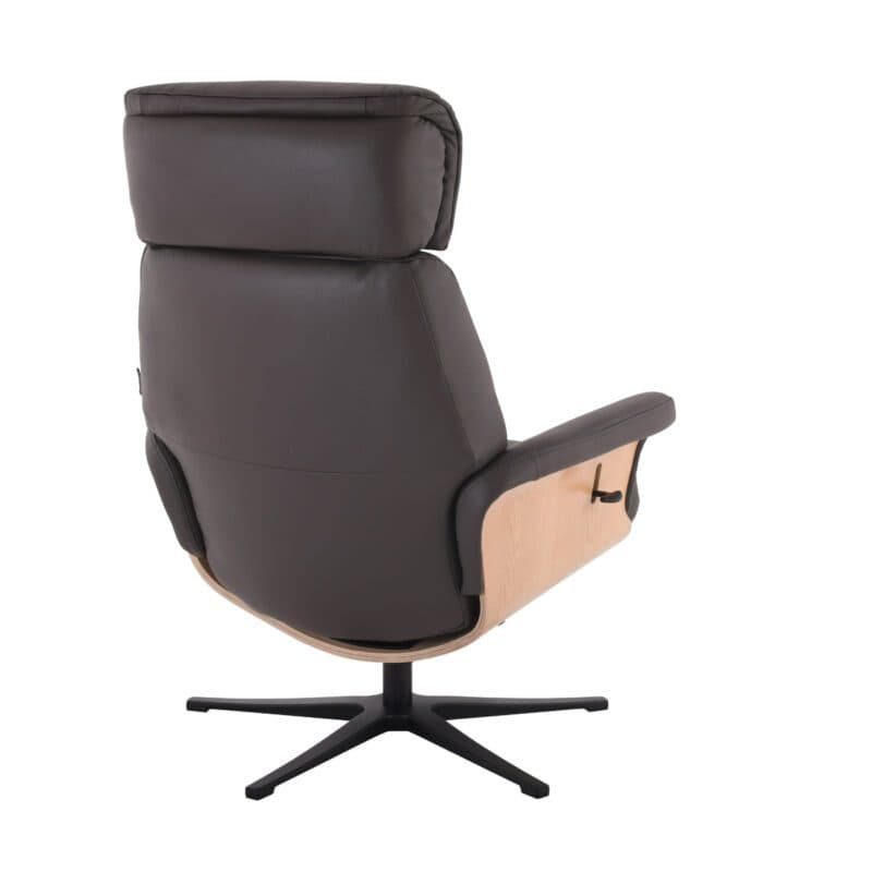 Louming Moani Relaxsessel in Bezug Leder dunkelbraun mit Schale in Eiche Furnier - schräg