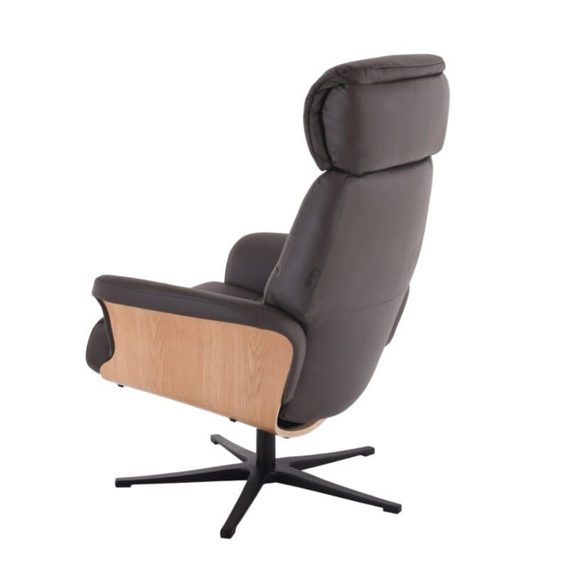 Louming Moani Relaxsessel in Bezug Leder dunkelbraun mit Schale in Eiche Furnier - schräg