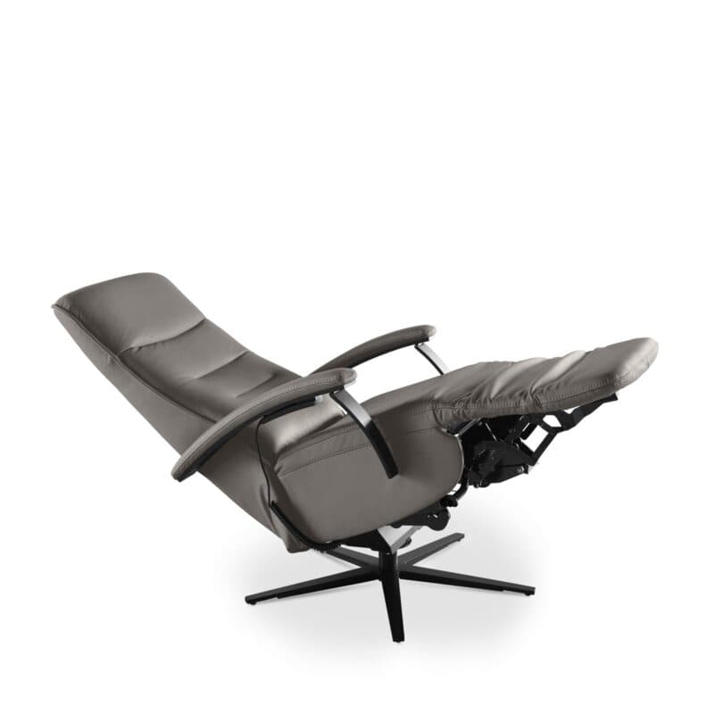 Musterring Nils Relaxsessel in Bezug Leder Vivre grau mit 3-motorischer Funktion inkl. Herz-Waage - Perspektivansicht