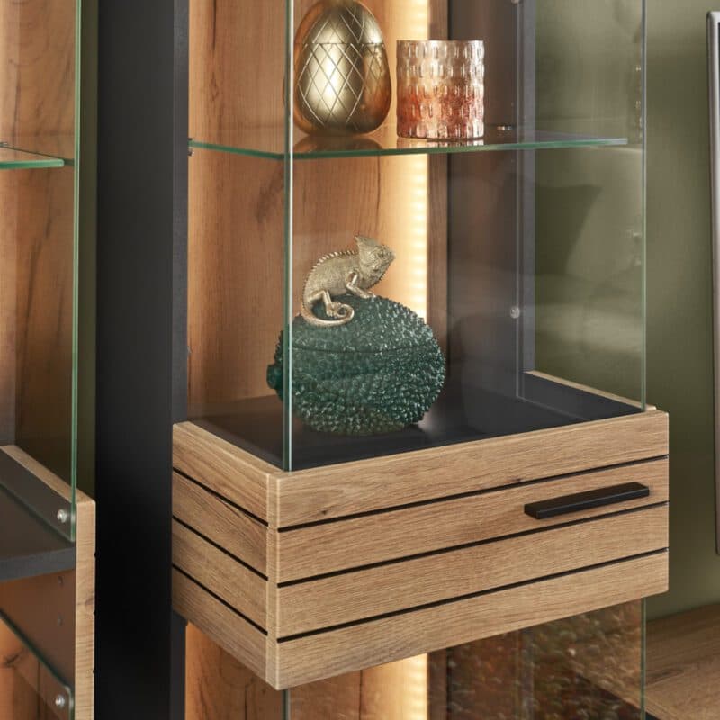 set one by Musterring Quincy Hängevitrine in Dekor Anthrazit Absetzung in Eiche Nachbildung - Detailbild