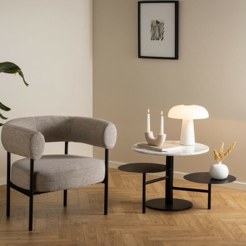 Liadomo Abione Couchtisch mit Marmorplatte und zwei beweglichen Metallplatten - Wohnbeispiel