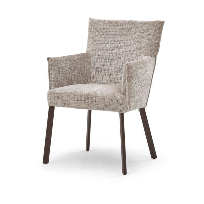 Musterring Nilan Armlehnstuhl in Bezug Yunus 03 sand mit 4-Fuß Gestell in marron - Perspektivansicht