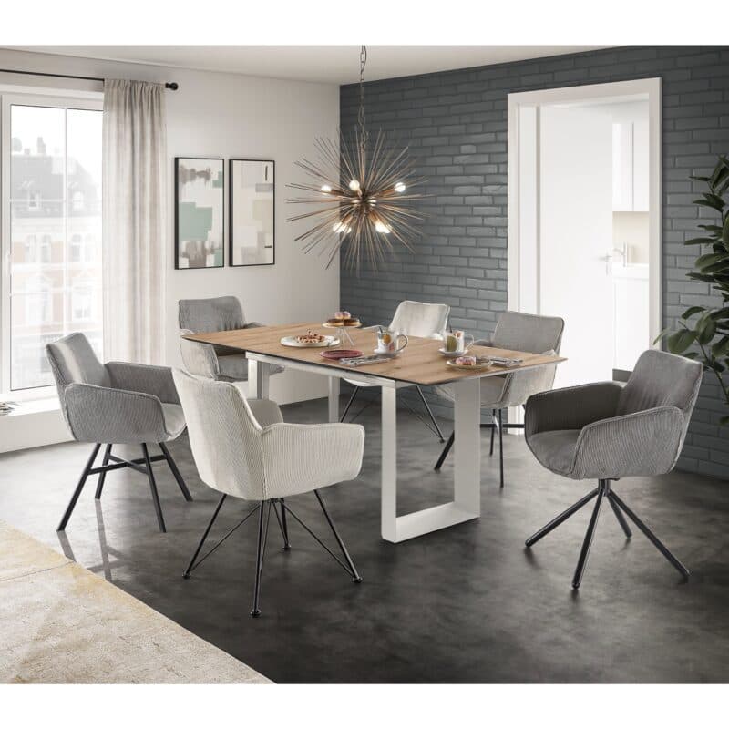 Set one by Musterring New Atlanta Esstisch mit Platte in Artisan Eiche Nachbildung und Gestell in Weiß - Wohnbeispiel