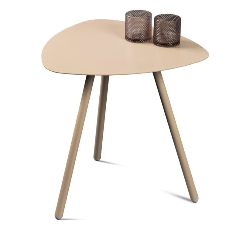 Trendstore Marieka Beistelltisch aus Metall in Creme - Perspektivansicht mit Deko (nicht enthalten)