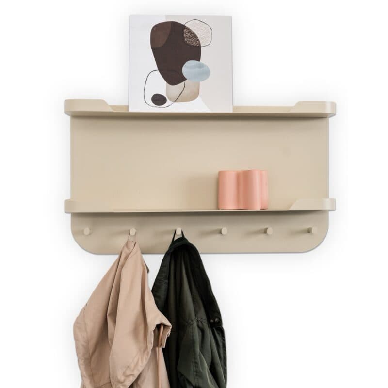Trendstore Mariette Wandgarderobe mit 6 Haken und zwei Ablagen aus Metall in Creme - Frontansicht mit Deko (nichtenhalten)