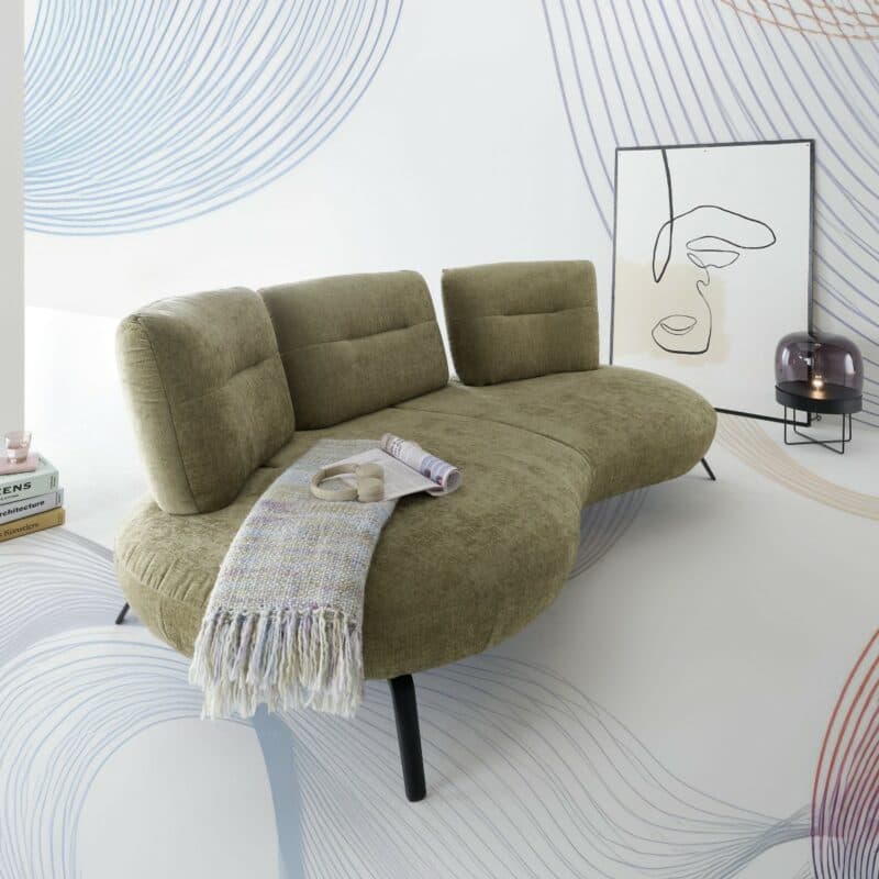 Trendstore Pacey organisch geformtes Sofa in Olive - Wohnbeispiel