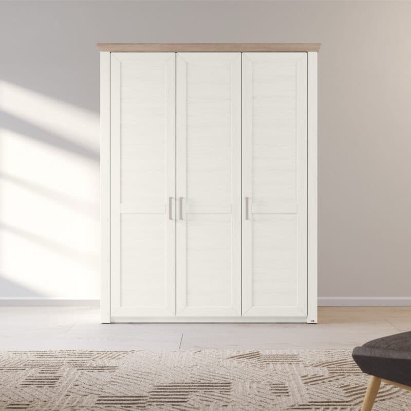 set one by Musterring York-Schlafen Drehtürenschrank mit drei Türen, in Pino Aurelio Nachbildung mit Kranz in Eiche Nelson Nachbildung - Wohnbeispiel