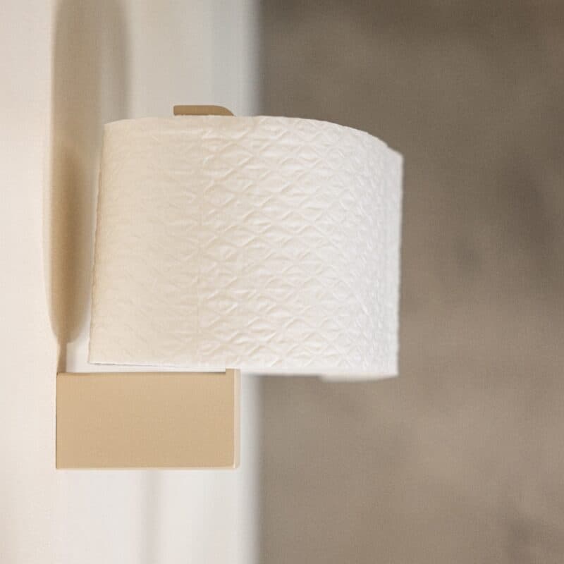 Metallbude Tuali Toilettenpapierhalter in Metall cashew – Wohnbeispiel
