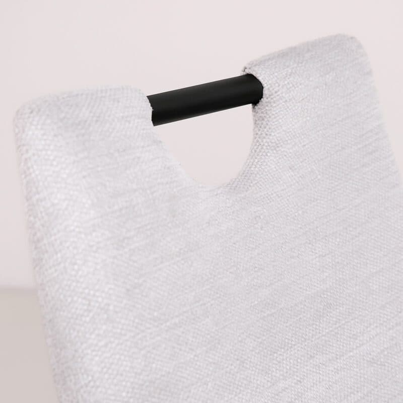 Liadomo La Paz Freischwinger in Bezug Bego 22 Hellgrau - Detailansicht Griff Rückenlehne