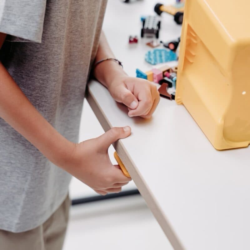 poptop Kinderschreibtisch höhenverstellbar in Weiß - Funktionsbild