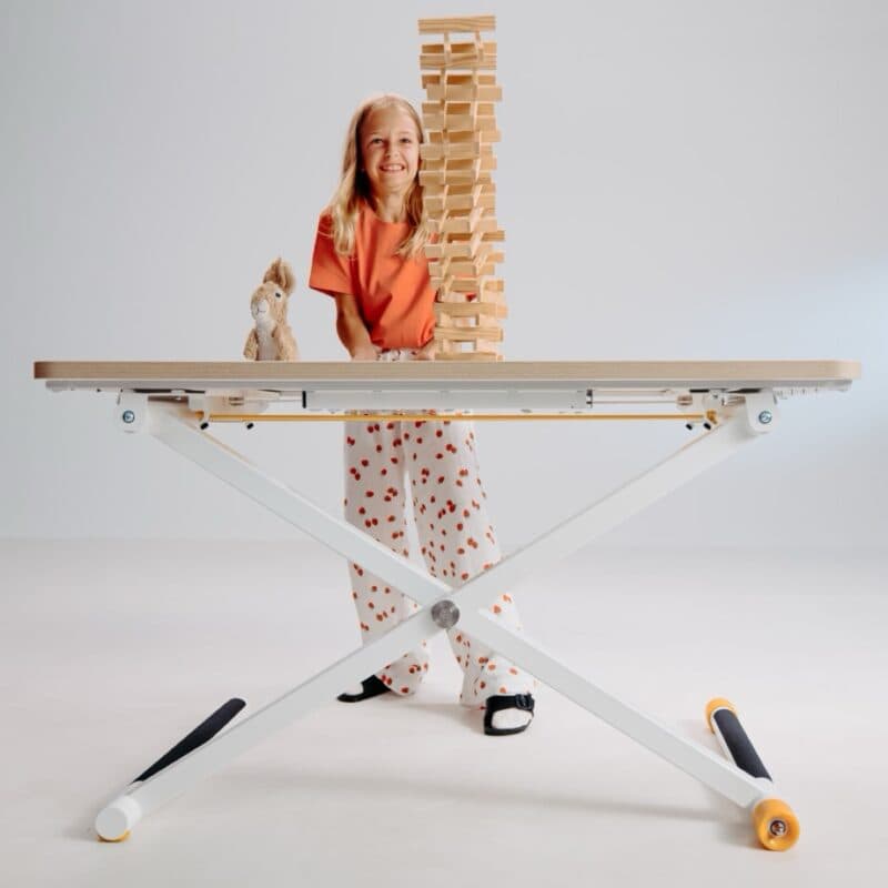 poptop Kinderschreibtisch höhenverstellbar in Weiß - Wohnbeispiel