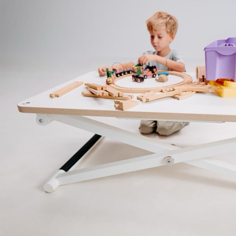 poptop Kinderschreibtisch höhenverstellbar in Weiß - Wohnbeispiel