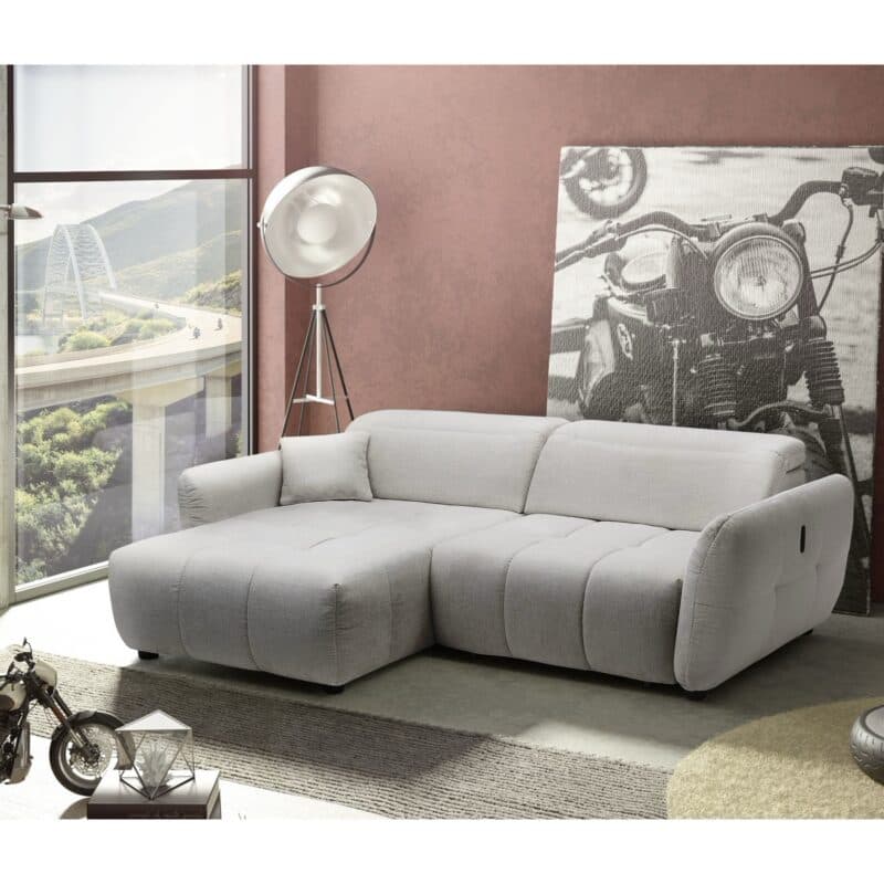 Trendstore Jaimie Ecksofa in Chenille beige mit Ottomane links – Wohnbeispiel