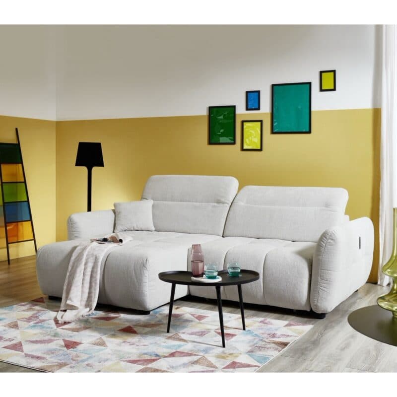 Trendstore Jaimie Ecksofa in Chenille beige mit Ottomane links – Wohnbeispiel