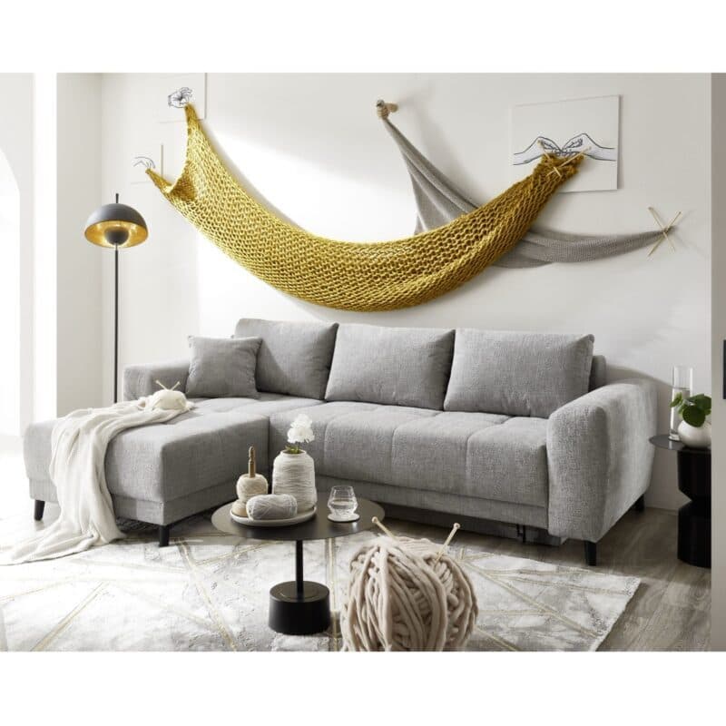 Trendstore Joni Ecksofa Bezug Chenille hellgrau mit Ottomane links – Wohnbeispiel