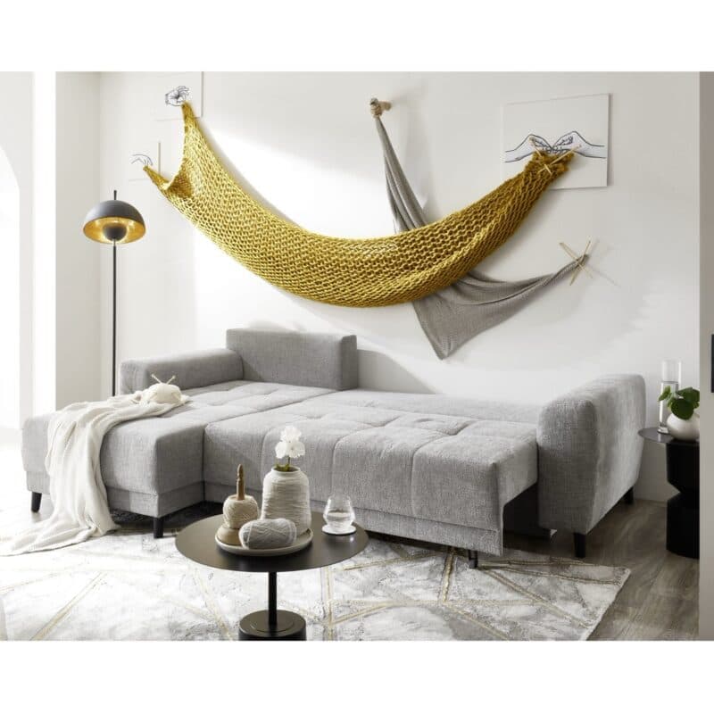 Trendstore Joni Ecksofa Bezug Chenille hellgrau mit Ottomane links – Wohnbeispiel