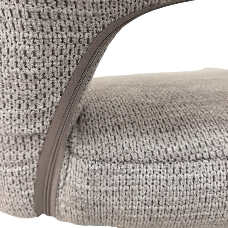 Louming Maresa Armlehnstuhl 2er-Set in Bezug Argon 80 silver - Detailbild Rückenlehne