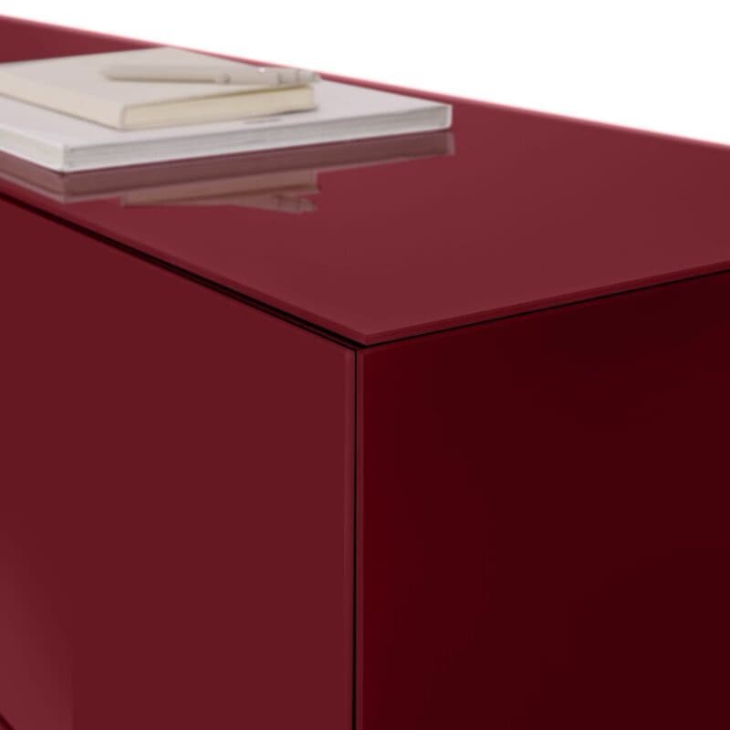 Trendstore Makoa Lowboard aus Glas bordeaux glanz, mit 2 Türen, 1 Schub und 1 Klappe – Detail Oberfläche