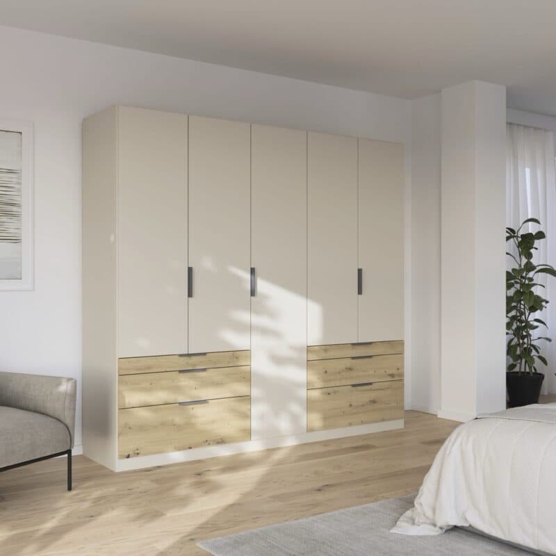 Trendstore Rani Drehtürenschrank mit 5 Türen und 6 Schubladen - Breite 226 cm - Wohnbeispiel