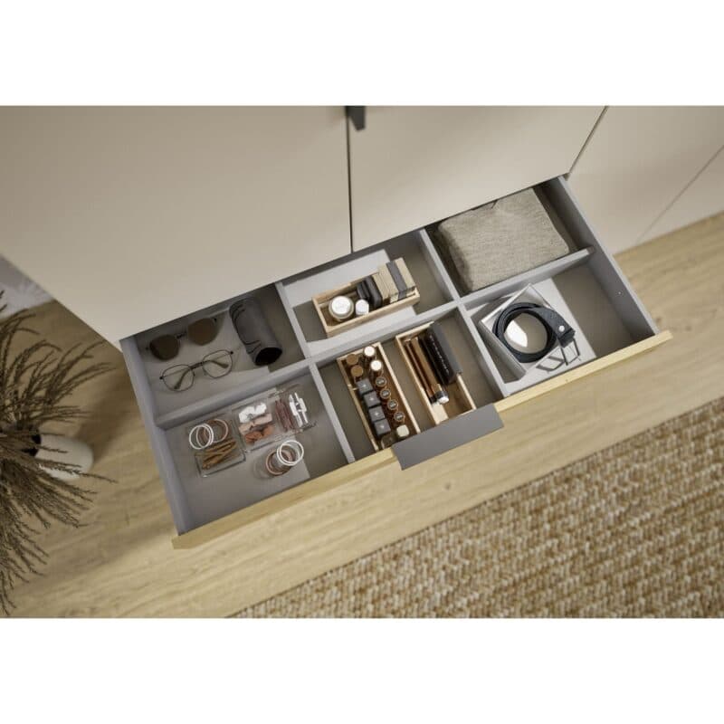 Trendstore Rani Drehtürenschrank mit 6 Türen und 6 Schubladen - Breite 226 cm - Detailbild Schublade mit Einteilung