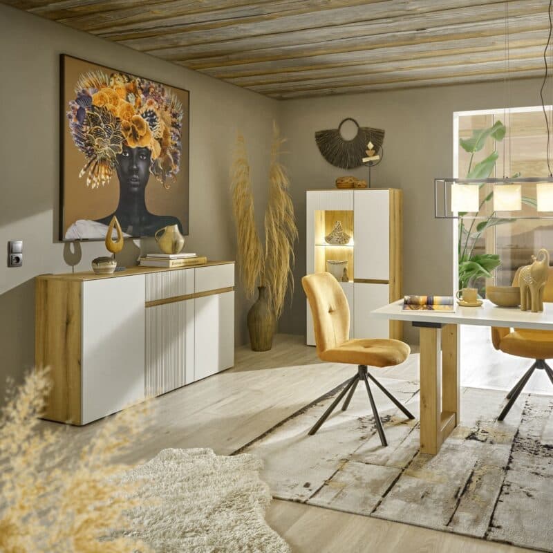 Trendstore Wamila Sideboard mit Korpus in Coast Evoke Eiche Nachbildung und Fronten in Dekor light grey matt - Wohnbeispiel